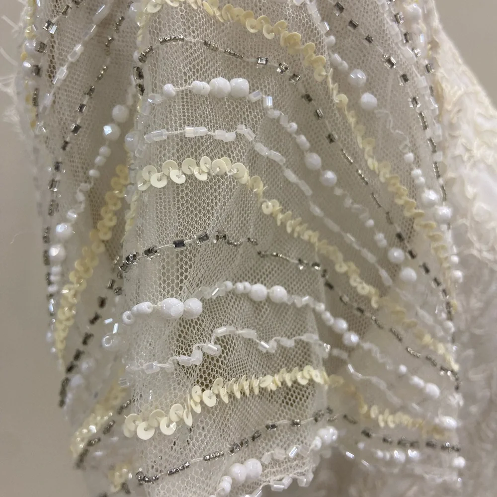 Elegant White Lace Gown - Picture 5 of 8